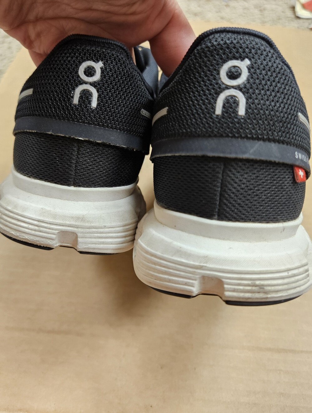 On Men's Cloud 5 Sneakers Black/White Running Casual Size 9.5 - Picture 7 of 10